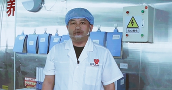 全國五一勞動獎?wù)芦@得者、陜西榆林四海食品配送有限責(zé)任公司生產(chǎn)班組組長 趙志新 李凡攝_副本.jpg